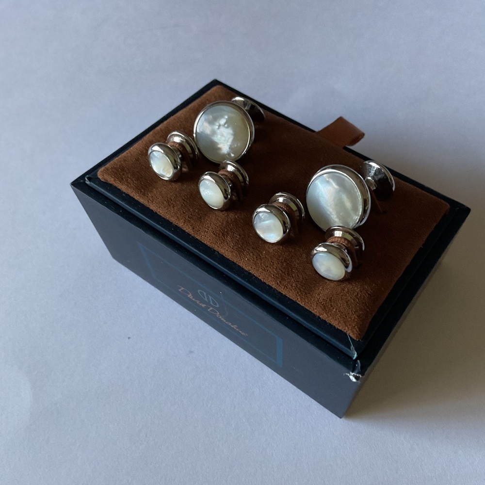DAVID DONAHUE WHITE BRASS AND MOTHER OF PEARL CUFF LINKS AND SHIRT STUDS NEW